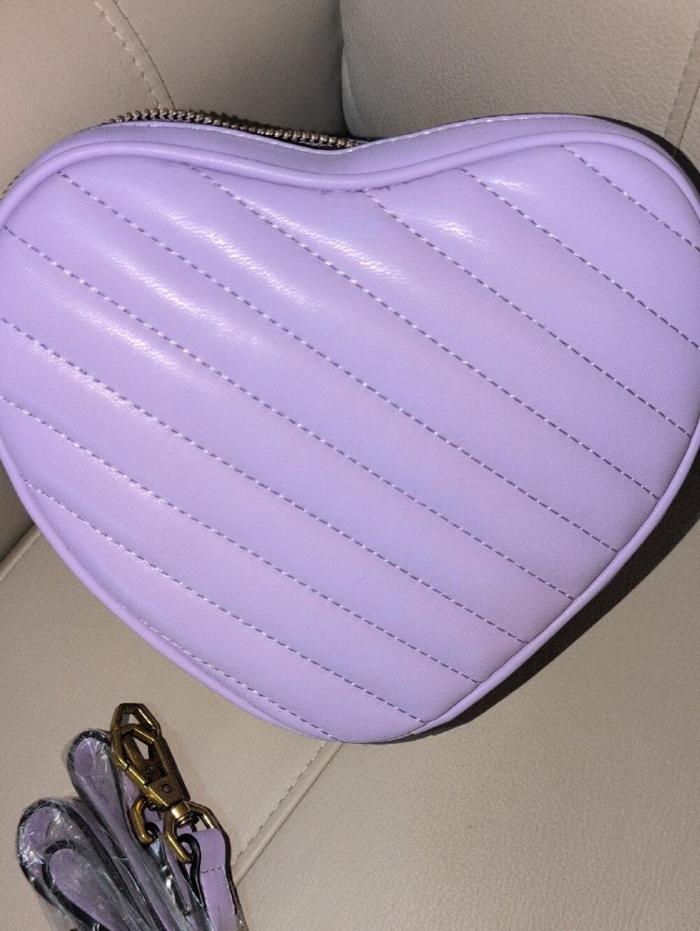 Lavender Heart-Shaped Crossbody Bag with Gold Toned Hardware - Picture 4 of 8